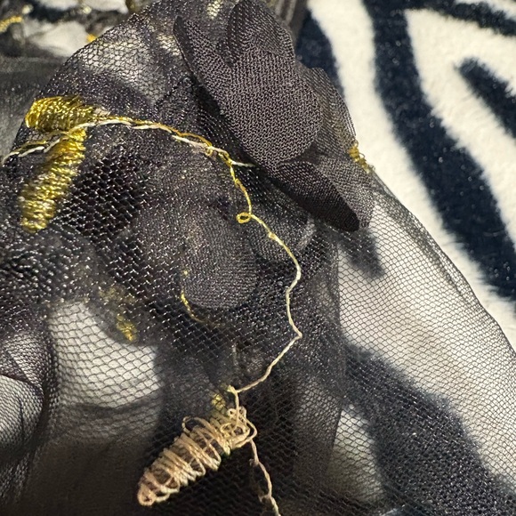 Disturbia Chrysanthi Applique Frill Collar Blouse - Picture 14 of 14